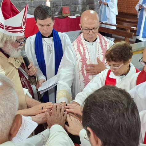 Igreja Anglicana Ordena O Primeiro Sacerdote Gay Confira Bossanews Brasil