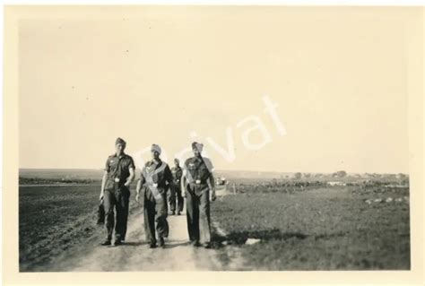 FOTO WK II Wehrmacht Luftwaffe Soldaten Vormarsch 1942 Bei Pleskau