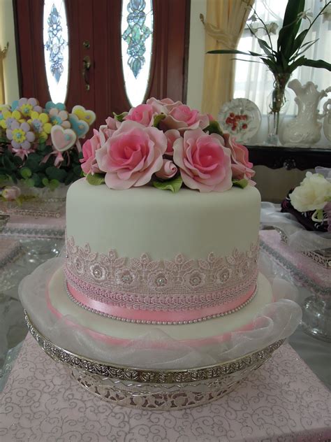 ! Pink Vanilla Cakes & Pastries !: Fondant Wedding Cake with Orchids