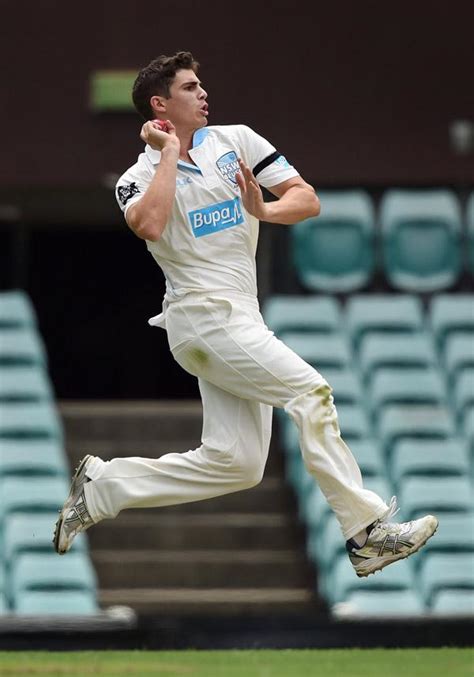 Sean Abbott returns to cricket with a bouncer in his first over!