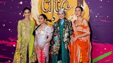 Tampil Memukau Dan Terlihat Anggun Intip Potret Artis Di Red Carpet