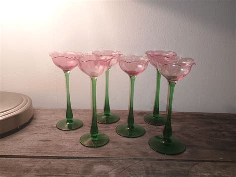 Se produkter som liknar Vintage sex stycken rosa glas på Tradera