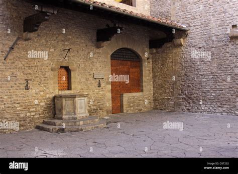 Home of dante hi-res stock photography and images - Alamy