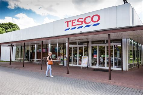 Tesco wycofuje się z Polski Sieć ma kupić konkurencja Netto Głos