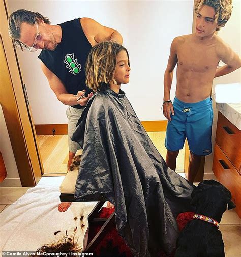 Matthew Mcconaughey Cuts 10 Year Old Son Livingstons Hair As Brother