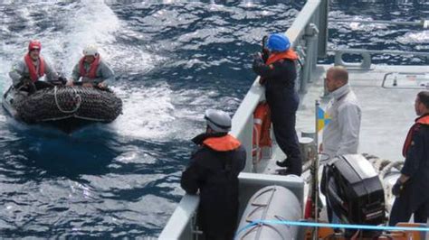 Navio da Marinha presta apoio na rendição dos vigilantes das ilhas