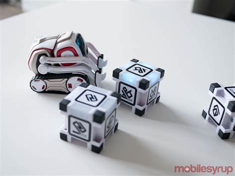 Anki's Wall-E-like Cozmo robot will trick you into thinking it's actually alive