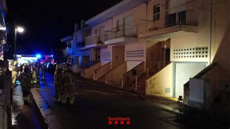 Un Incendi En El Garatge D Una Casa De Santa Llogaia Causa Afectacions