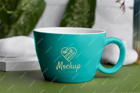 Premium PSD | Cute mug design with plants mockup