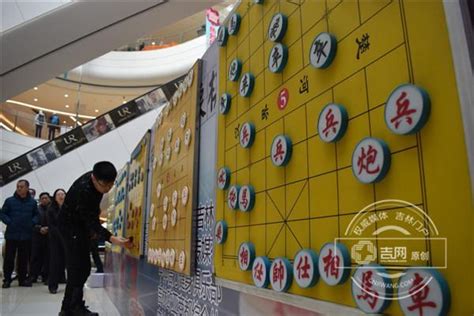 吉林市商场内 68岁老人下盲棋 一对六位象棋高手 每日头条