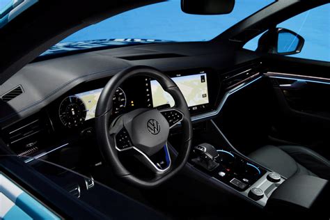 2024 Volkswagen Touareg prototype – interior – PerformanceDrive