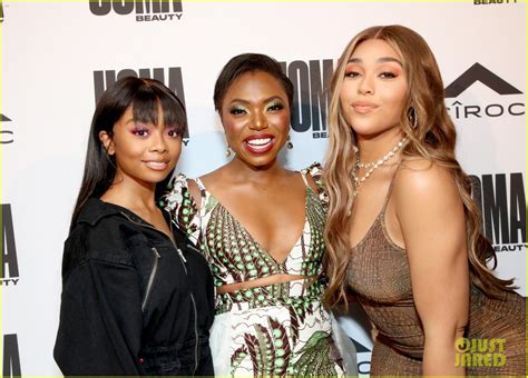 Jordyn Woods Attends Uoma Beauty Summer Party With Mom Elizabeth And Sister Jodie Photo 4334079