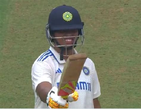 Watch Richa Ghosh Celebrates Debut Test Fifty In Style In Ind Vs Aus