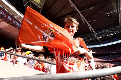 Luton Town hace historia y jugará por primera vez en la Premier League