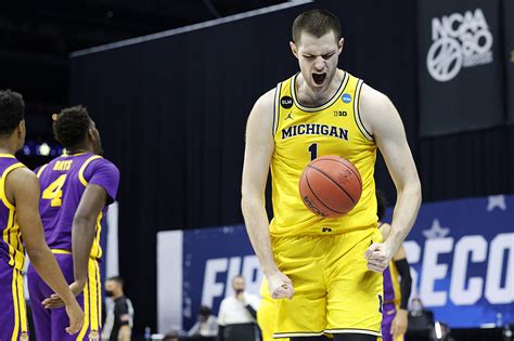 Michigan Freshman Star, Hunter Dickinson Declares For The 2021 NBA Draft