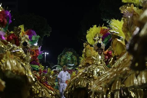 An Lise Baile Do Caju Da Mocidade Abre A Segunda Noite De Desfile