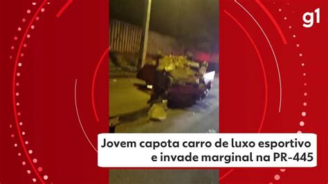 Vídeo Jovem capota carro de luxo esportivo e invade marginal na PR 445