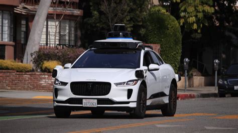 Uber Eats Now Uses Waymos Self Driving Cars To Offer Driverless