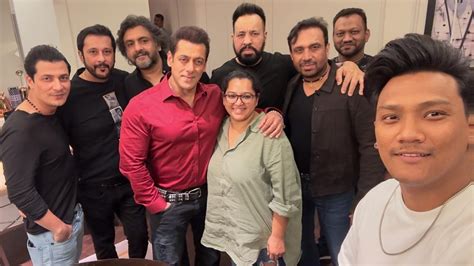 Salman Khan Reacts As Fan Tells Him Shaadi Nahi Karni At Dubai Party