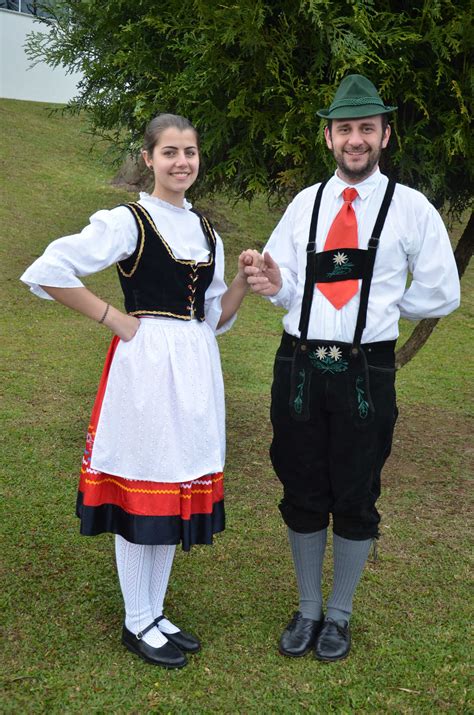 Pin De Sonia Arguello Em Alem N Roupas Oktoberfest Casal