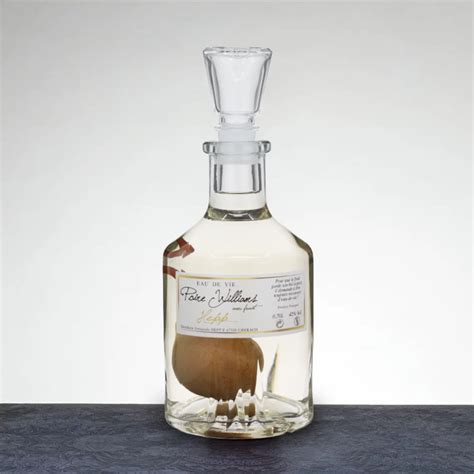 Eau De Vie De Poire Williams Avec Fruit Distillerie Hepp