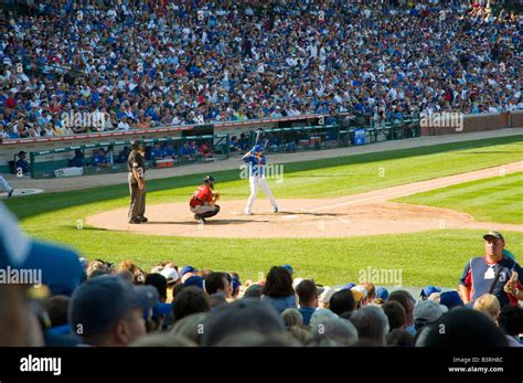 Chicago Cubs Wrigley Field Stock Photo - Alamy