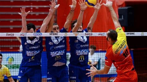 Volley A Brescia Si Fa Rimontare Reggio Emilia Passa Al Tie Break