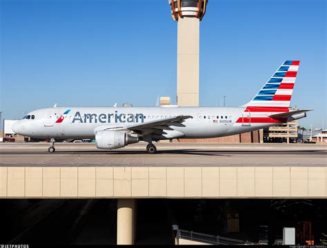 N105UW Airbus A320 214 American Airlines Luca Radulescu JetPhotos