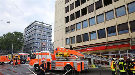 Fotos Vier Verletzte Bei Wohnhausbrand In Kassel