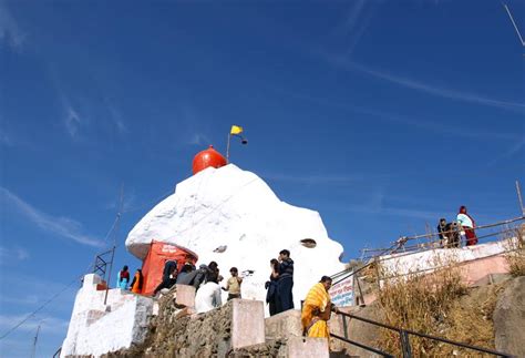 guru shikhar mount abu rajasthan tourism  peak vishnu temple