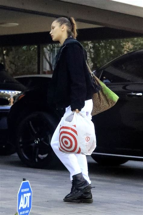 Bella Hadid Sideboob Pictures Supermodel Showing Her Tits In Public The Fappening