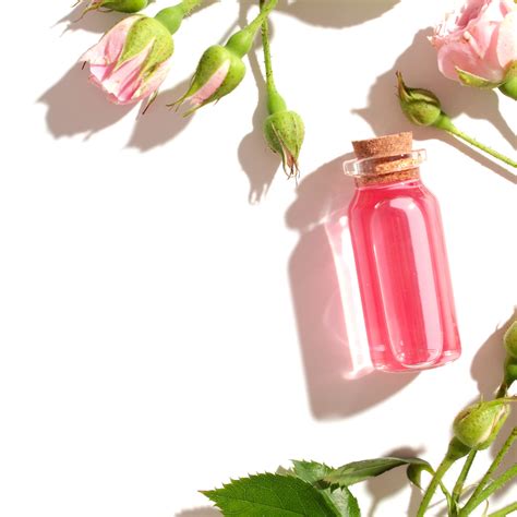 Les Merveilleux Bienfaits De L Eau De Rose Sur La Peau