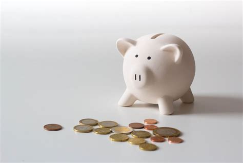 Piggy bank with measure tape - Creative Commons Bilder