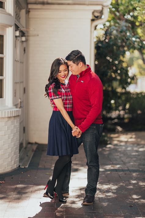 3 Simple Ways To Get Cute Couples Christmas Photos - Color & Chic