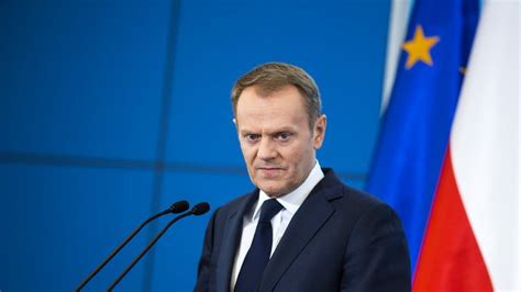 Donald Tusk osiągnął wiek emerytalny Jak wysokie świadczenie otrzyma