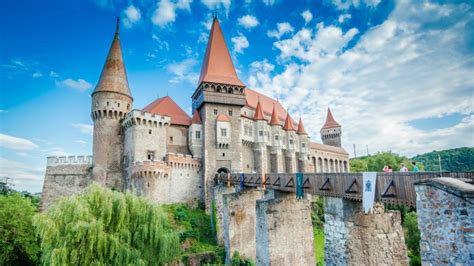 Hunedoara Castle Romania 4K Historic Hunyadi History Sky Corvin