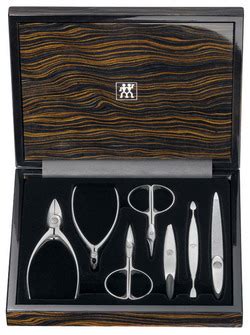 Маникюрный салон у вас дома: наборы Zwilling J.A. Henckels