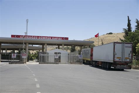 Un Continues To Send Humanitarian Aid To Syrias Idlib Through Turkey