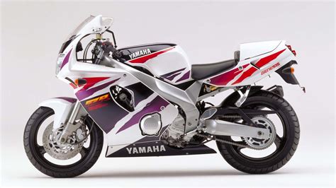 Moto del día Yamaha FZR 600 R 1994 espíritu RACER moto