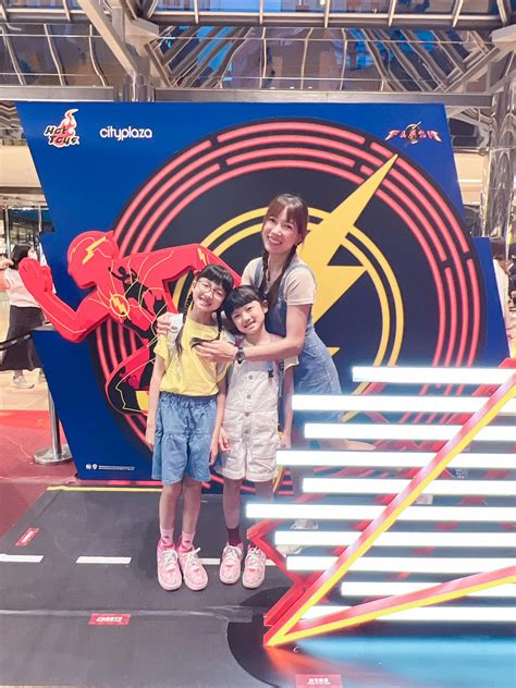 Little K DC 迷必去太古城中心 X Hot Toys 閃電俠 神速閃現