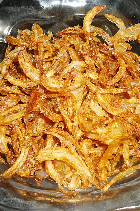 Fried Onions Recipe Crispy Onions Birista Swasthi S Recipes