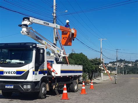 Retirada De Fios Obsoletos Ocorre Nesta Quinta No Bairro Imigrante