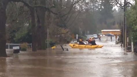 Heavy rain causes flooding in Pacific Northwest | WBMA