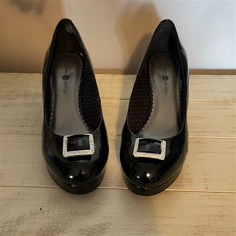 Black Patent Lindsay Phillips Kristen Wedges Like New Gem