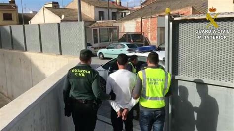 La Guardia Civil Detiene En Torrevieja A Un Hombre Fugado De La