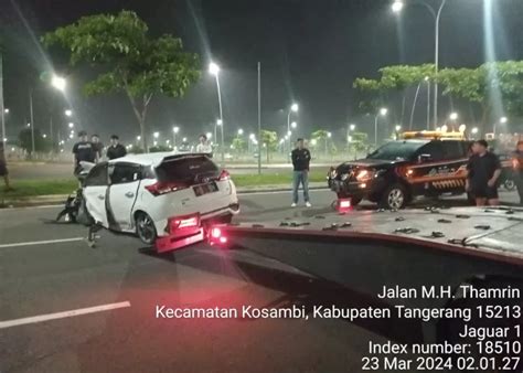 Hendak Angkut Yaris Truk Towing Di Pik 2 Dihajar Pajero Hingga