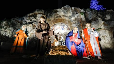 Vatican unveils Nativity for 800th anniversary celebration