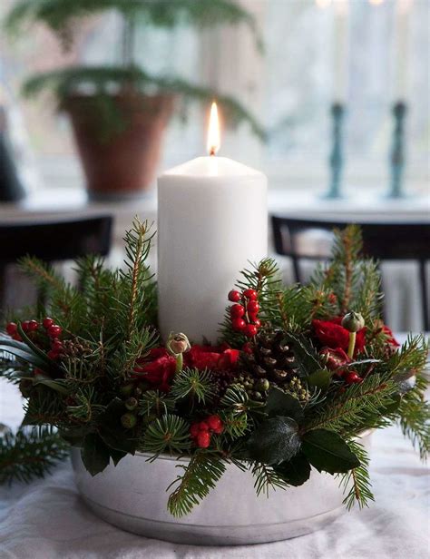 Juldekoration Med Blommor Och Ljus Julkransar Juldekorationer Och