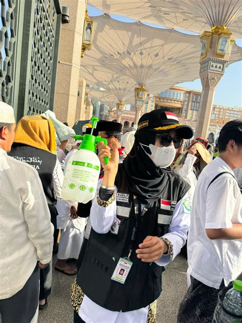 Kisah Polwan Bantu Jemaah Haji Saat Cuaca Panas Di Arab Saudi LANSKAP