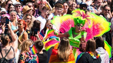 Christopher Street Day In Köln 12 Millionen Menschen Feiern Parade